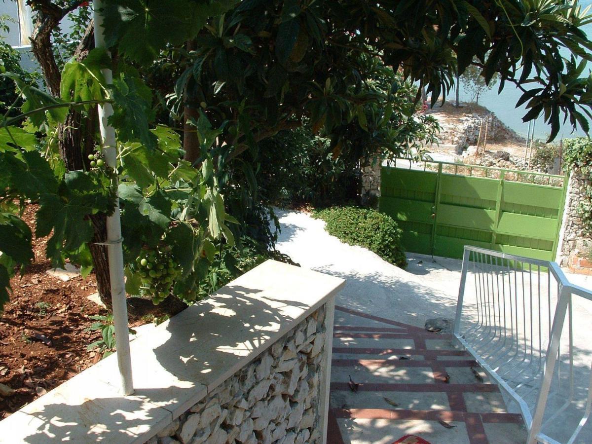 Apartments Sanda - 10 M From The Beach Trogir Exterior foto